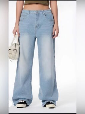 Light Wash Wide Leg Women’s Jeans